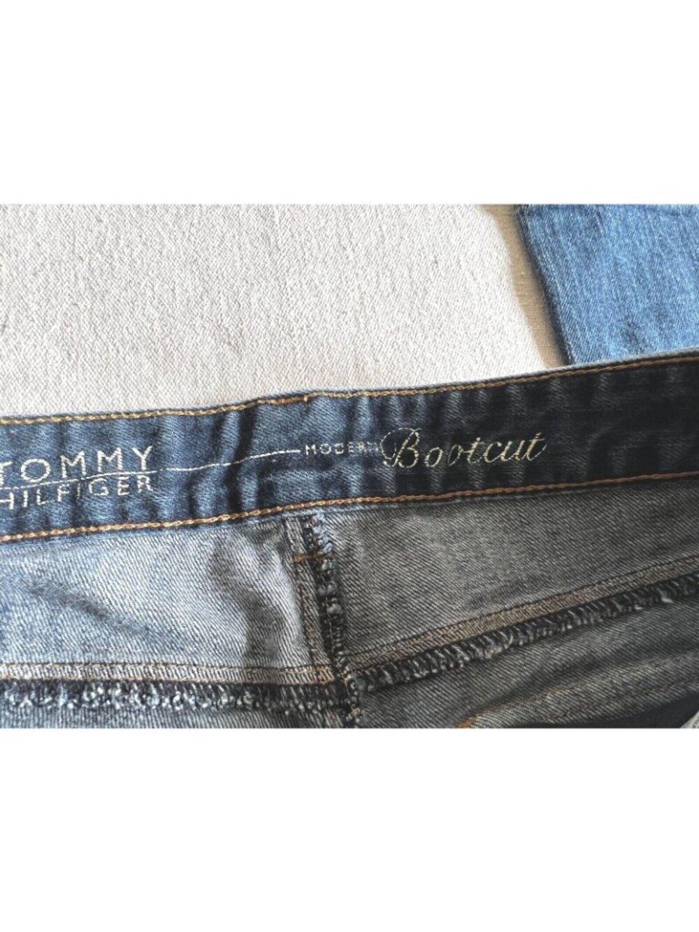 Tommy Hilfiger Womens Jeans  30x28 Size 6 Blue Low Rise Boot Medium Wash Denim - Picture 5 of 7